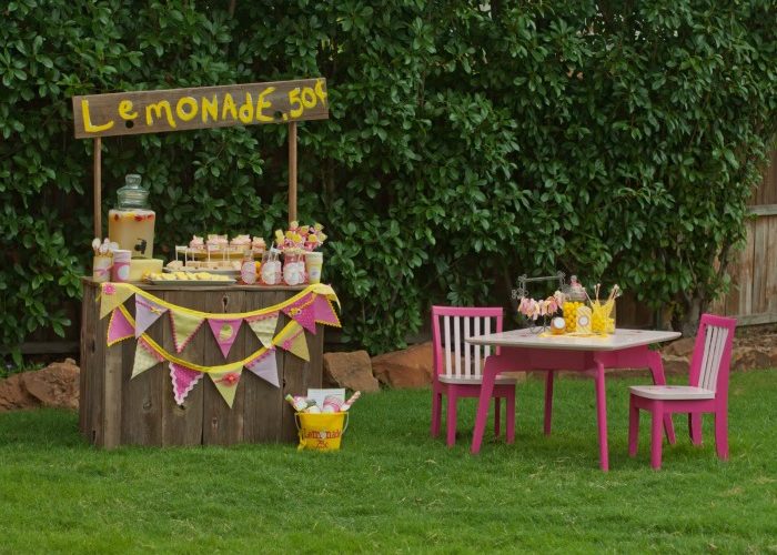 Lemonade stand giggles galore