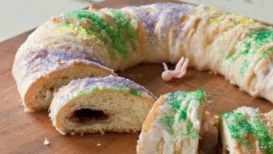 63952 king cake w one baby crop landscape 534x0