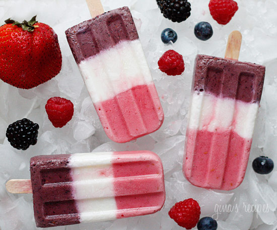 Berry smoothie popsicles