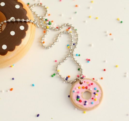 Sprinkle donut necklace tutorial