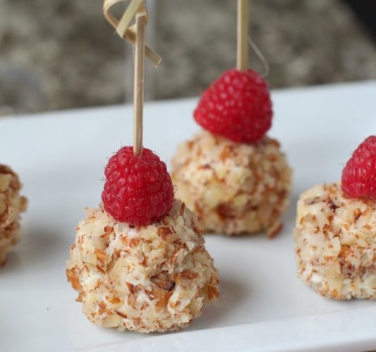Pear and gorgonzola cheese bites party appetizers