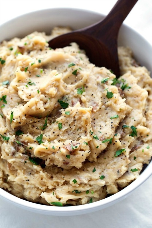 Roasted Garlic Mashed Potatoes, Thanksgiving Side Dishes your Guests will LOVE via Giggles Galore