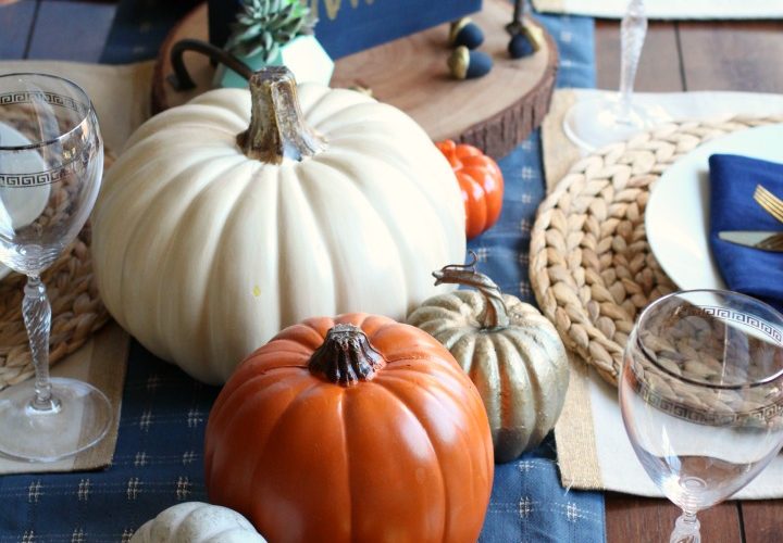 Easy friendsgiving table setting