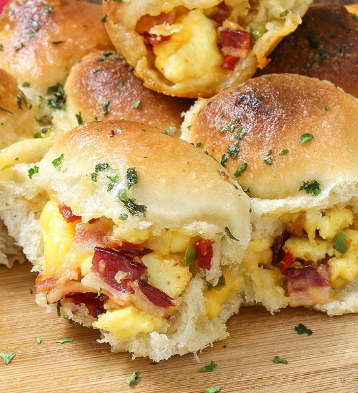 Cheesy Bacon and Egg Breakfast Bombs, Christmas Morning Breakfasts via Giggles Galore