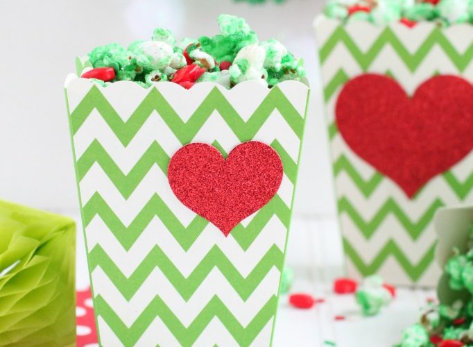 Holiday grinch munch popcorn