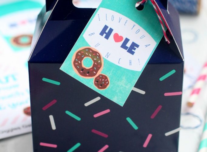 Donut hole favor box