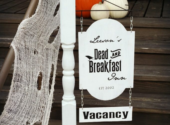 Leesons dead and breakfast inn sign