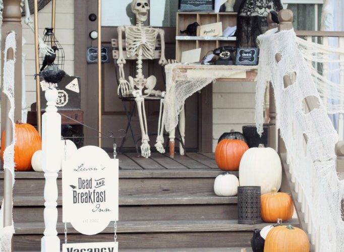 Dead breakfast inn halloween front porch