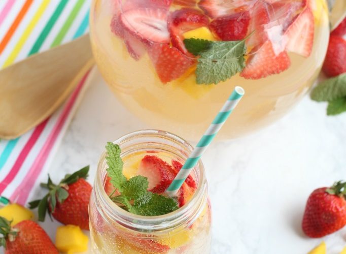 Mango strawberry sparkling lemonade