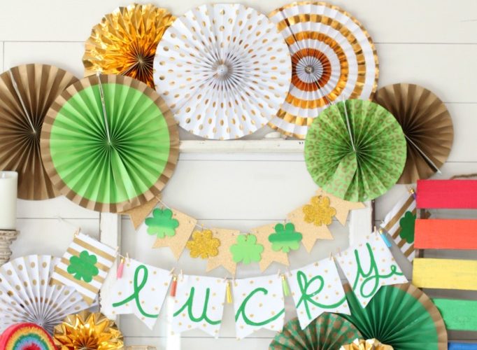 St patricks day lucky shamrock mantel decor