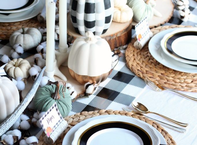 Buffalo plaid thanksgiving table