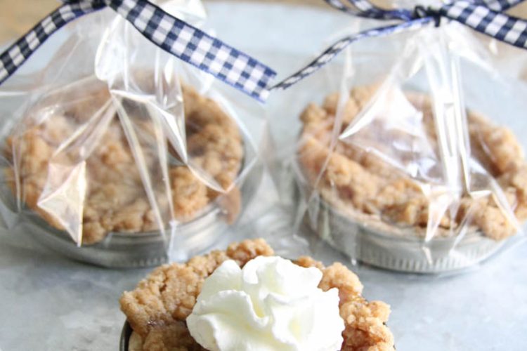 Mini Mason Jar Lid Pies