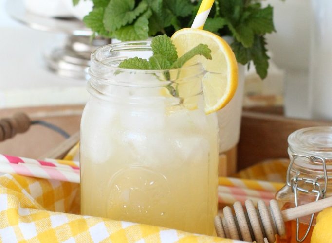 Refreshing honey ginger lemonade cocktail