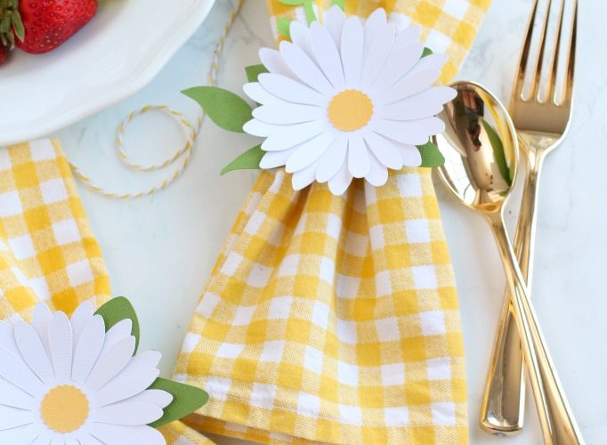 Diy daisy napkin rings summer tablesetting