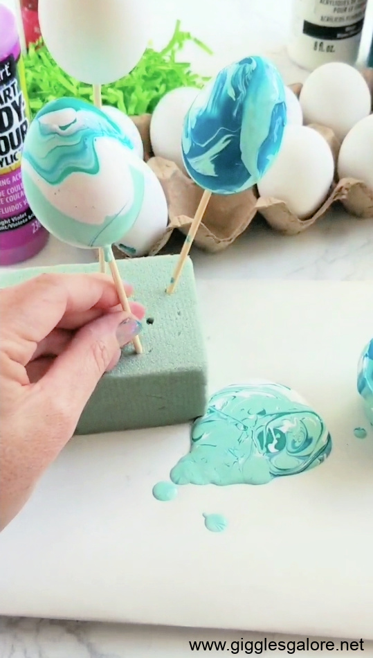 Paint pour easter eggs step 5