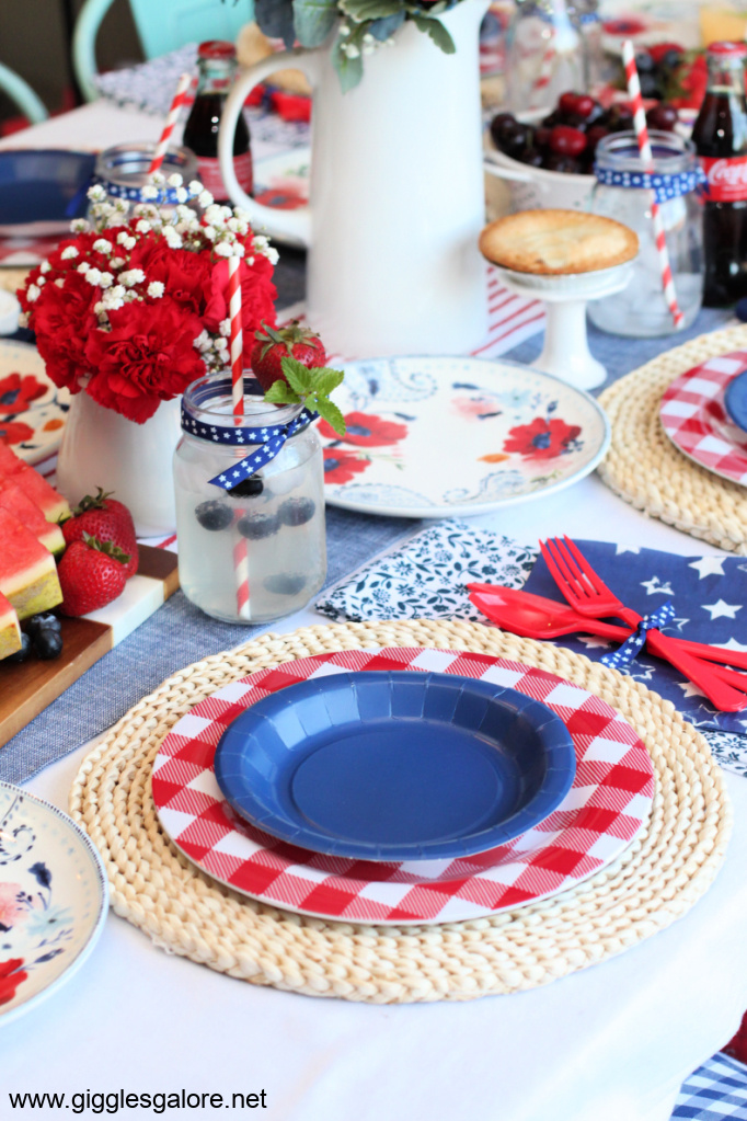 4th of July Picnic Inspired Table Setting
