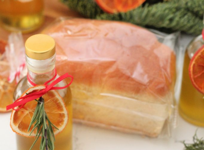 Rosemary Infused Olive Oil & Bread