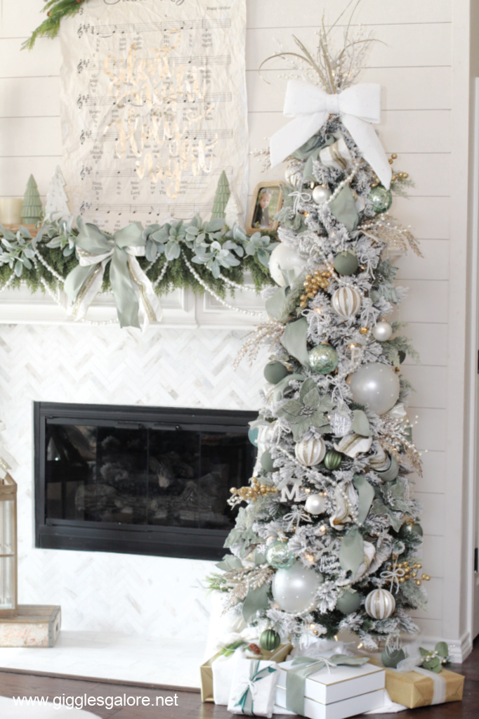 Elegant Pearl Themed Christmas Tree Elegant Pearl Themed Christmas Tree